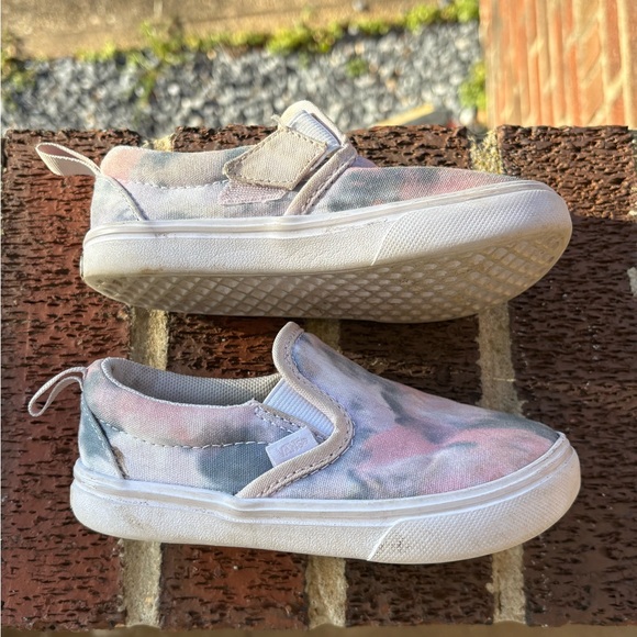 Kids Tie-Dye Vans Sneakers - Picture 2 of 3